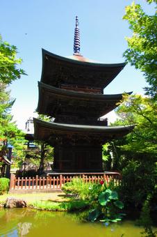 長野県-信濃国分寺-三重塔と池 長野県-信濃国分寺-三重塔と池の写真
