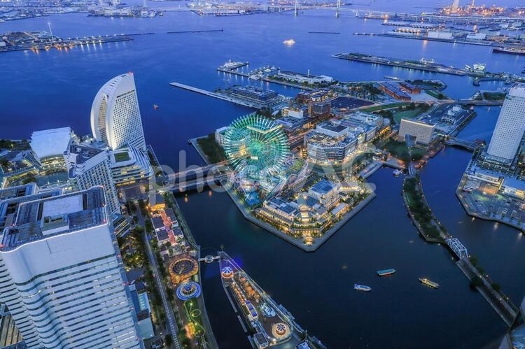 みなとみらいの夜景 都市,都会,ビルの写真素材
