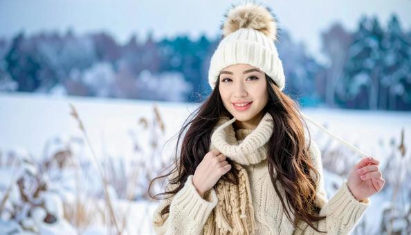 冬の寒冷な雪原の中の可愛い女性 冬の寒冷な雪原の中の可愛い女性の写真