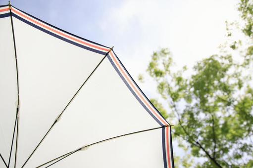 UV protection with a white parasol in the summer sunshine, sonnenschirm, uv, der sommer, JPG