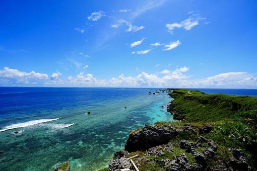 東平安名崎展望台から望む宮古ブルーの海 東平安名崎展望台から望む宮古ブルーの海 東平安名崎,宮古島,宮古ブルーの写真素材