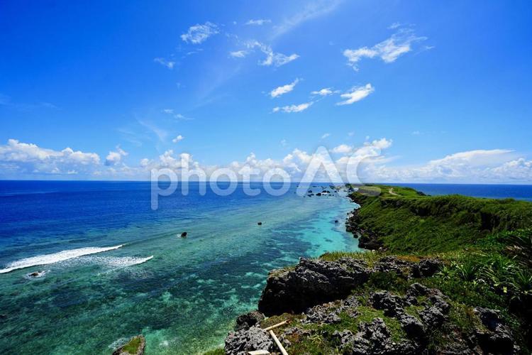 東平安名崎展望台から望む宮古ブルーの海 東平安名崎,宮古島,宮古ブルーの写真素材