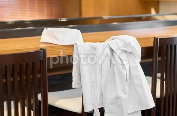 椅子に掛けられた和食のユニフォーム 和食,ユニフォーム,制服の写真素材