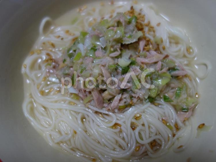 シーチキンネギそうめん 料理,自作,自炊の写真素材