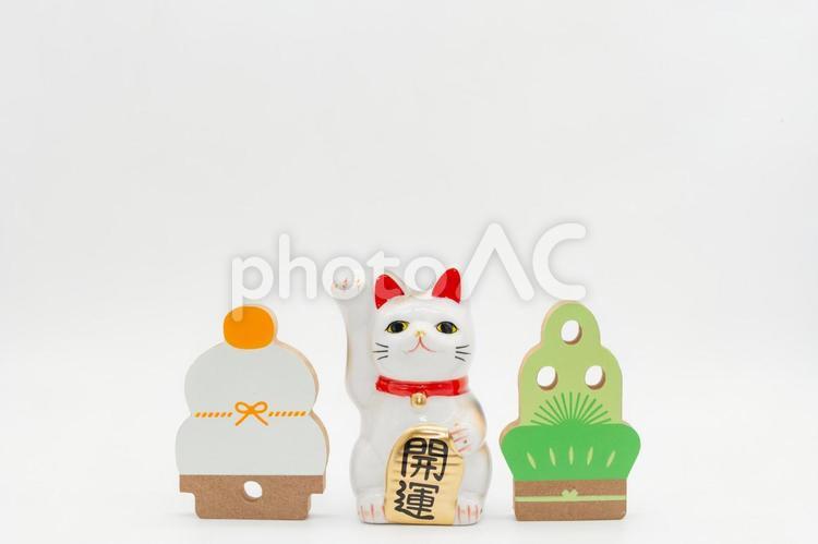 招き猫と鏡餅と門松の置物 正月,元旦,元日の写真素材