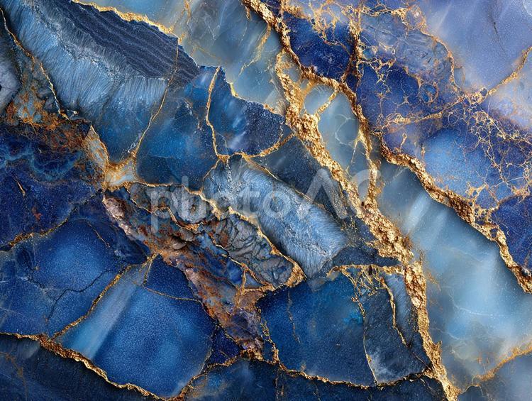 砕けた石の隙間に輝く金色のライン ラピスラズリ,宝石,鉱石の写真素材