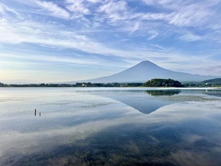 河口湖と富士山 河口湖と富士山 富士山,河口湖,逆さ富士の写真素材