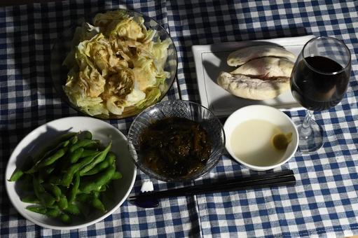 晩酌 晩酌 晩酌,赤ワイン,食事の写真素材