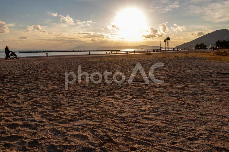 日没前の須磨海岸 砂浜,夕方,海の写真素材