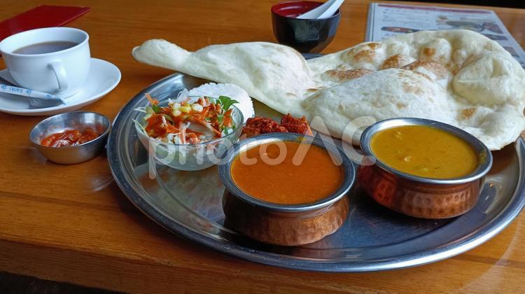 専門店のカレーはおいしい カレー,ナン,おいしいの写真素材