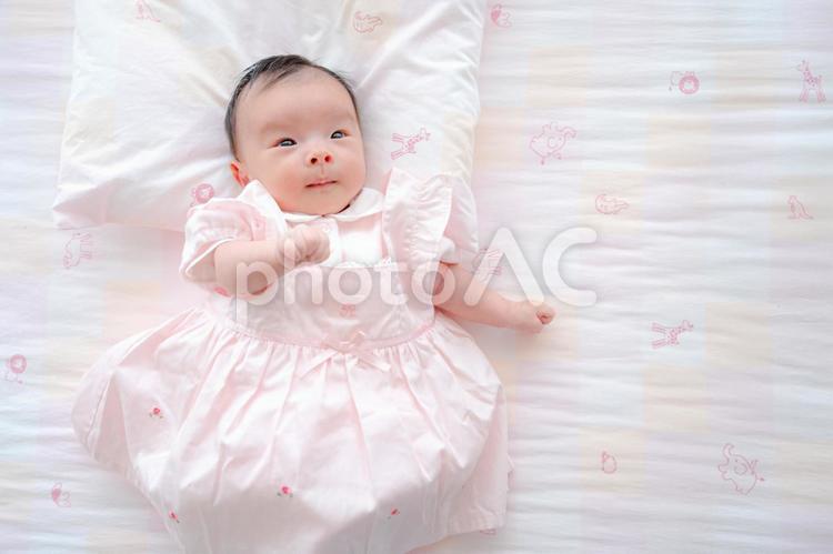 ピンクの服の赤ちゃん(その２０) 赤ちゃん,家族,日本人の写真素材