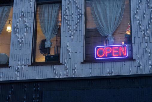 ネオンのOPEN文字 ネオンのOPEN文字の写真