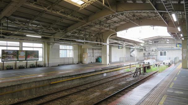鶴見線 鶴見駅 ホーム 鶴見線 鶴見駅 ホームの写真