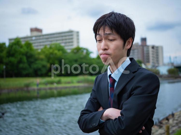 【男性】サラリーマン、いろいろ悩む ビジネス,ビジネスマン,会社員の写真素材