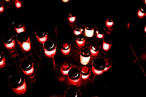 赤い灯りのキャンドルクローズアップ キャンドル,ろうそく,灯りの写真素材