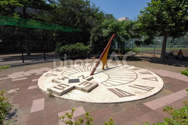 代々木大山公園の日時計 日時計,代々木大山公園,グラウンドの写真素材