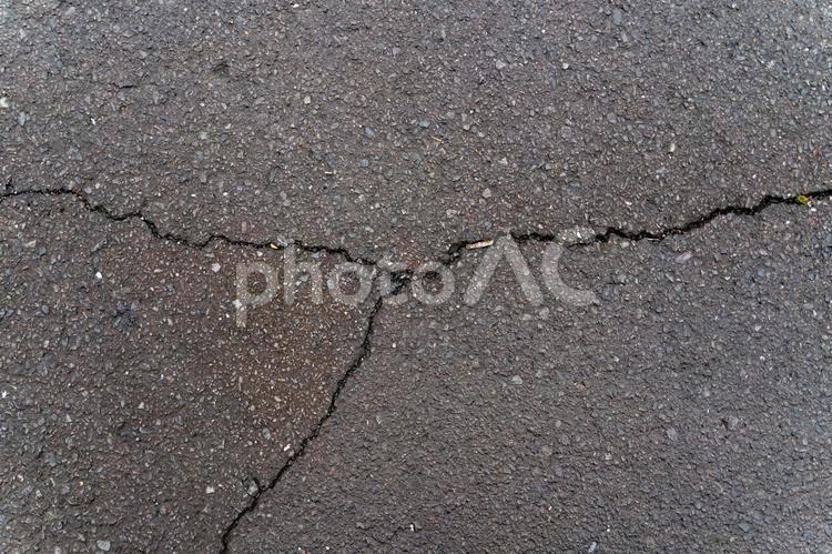 アスファルトのひび割れとテクスチャ アスファルト,ひび割れ,道路の写真素材