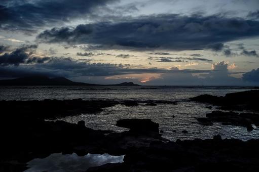 <五島の風景>夏の夜明けの海の景色 <五島の風景>夏の夜明けの海の景色の写真