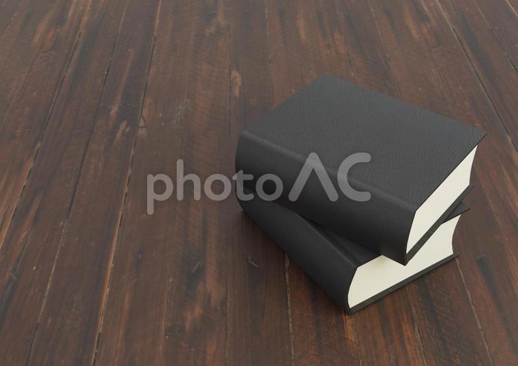 木目のテーブルに積まれた革装の本 本,書籍,読書の写真素材