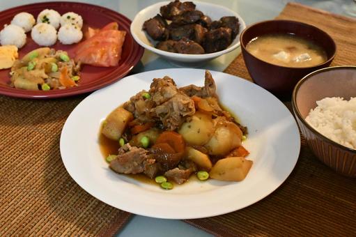肉じゃがと離乳食 肉じゃがと離乳食 肉じゃが,味噌汁,みそ汁の写真素材