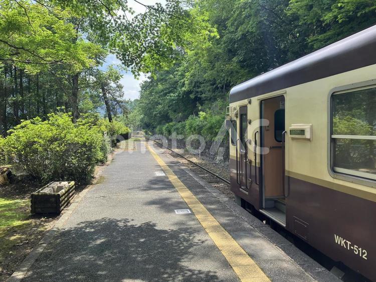 わたらせ渓谷鉄道の通洞駅のホーム風景 わたらせ渓谷鉄道,通洞駅,ホームの写真素材