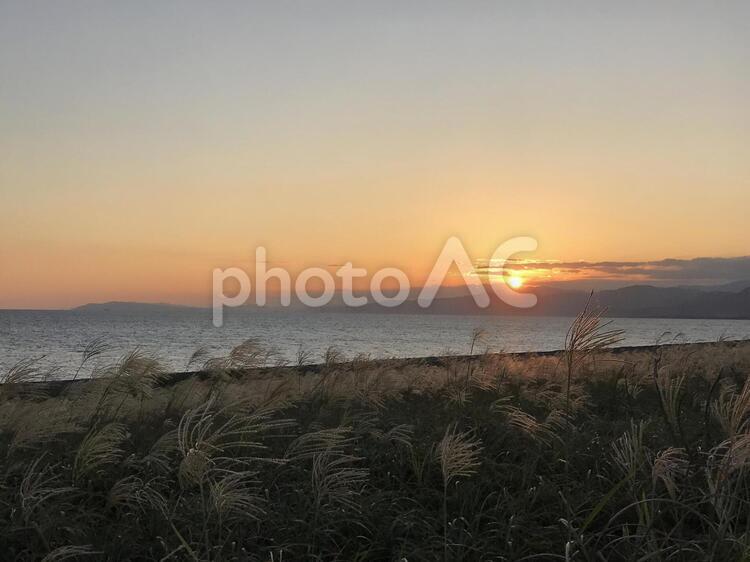夕焼けと海 夕焼け,日没,海の写真素材