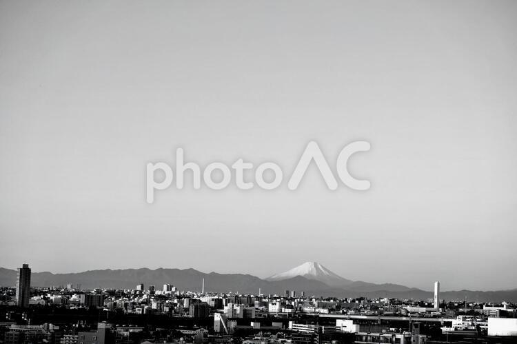 １２月、朝の富士山 モノクロ 富士山,街と富士山,朝焼けの写真素材