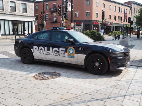 モントリオール警察のパトカー パトカー,パトロールカー,警察の写真素材