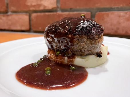 ハンバーグとデミグラスソース ハンバーグとデミグラスソースの写真