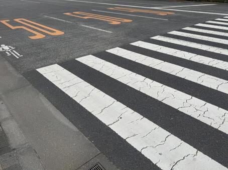 50キロ制限と横断歩道 道,道路,横断歩道の写真素材
