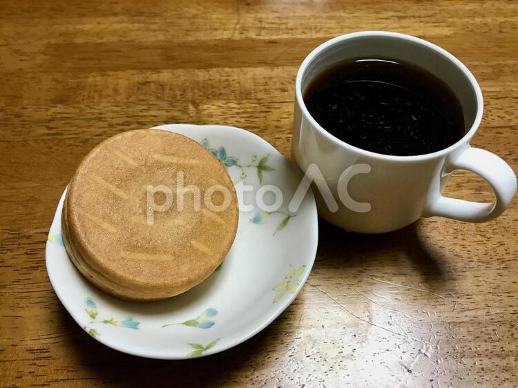 今川焼きとコーヒー おやつ,休憩,気分転換の写真素材