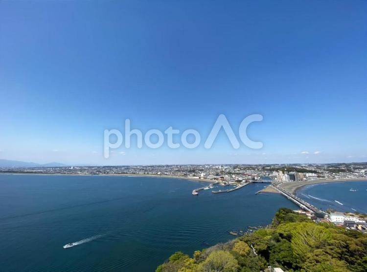 サムエル・コッキング苑から撮影した江ノ島 海,空,湾の写真素材