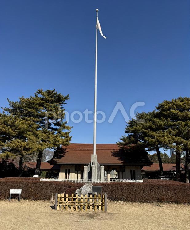 明治神宮　宝物殿前　旗 宝物殿,原っぱ,草原の写真素材
