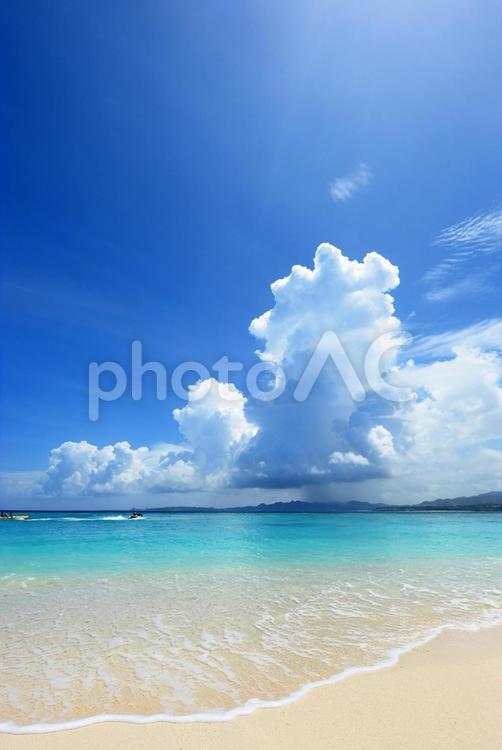 美しい海の風景と積乱雲 海,沖縄,自然の写真素材