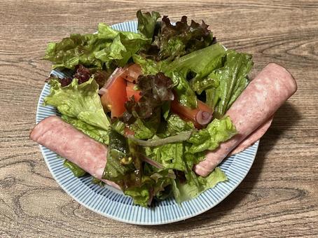 美味しそうなハムとトマトのサラダ 美味しそうなハムとトマトのサラダ ハム,トマト,サラダの写真素材