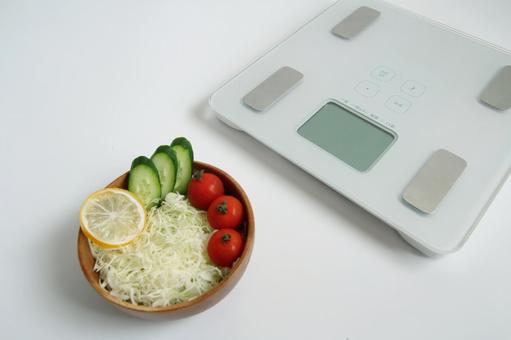 ヘルシーな野菜と体重計 ヘルシーな野菜と体重計 野菜,ヘルシー,サラダの写真素材