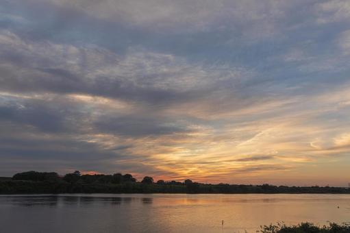 利根川の夕焼け 夕焼け,川,水面の写真素材