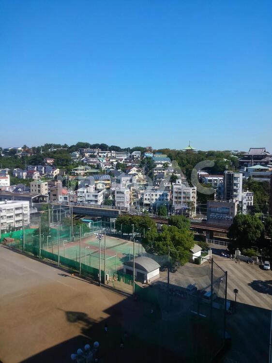 横浜の神奈川区から孝道山方面を眺める 神奈川区,街並,青空の写真素材