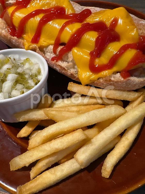 チーズホットドッグとポテトセット ホットドッグ,チーズホットドッグ,チーズの写真素材