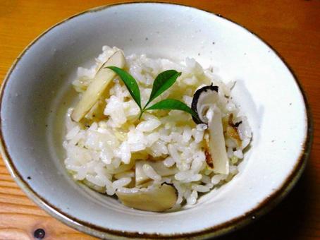秋の松茸ごはん3 秋の松茸ごはん3の写真