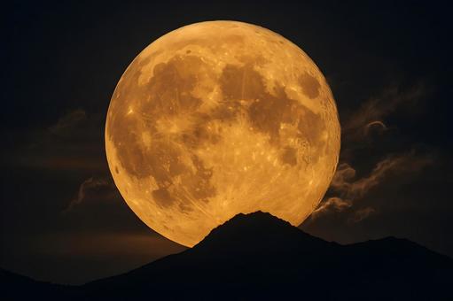 巨大満月の月出 巨大満月の月出の写真