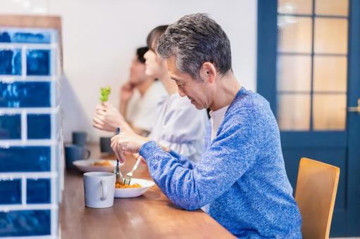 ローカル感あふれるレストラン ローカル感あふれるレストラン 個人経営,会話,食器の写真素材
