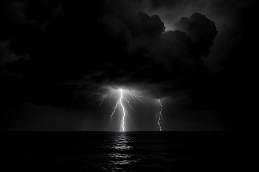 海に舞う雷光 海に舞う雷光の写真