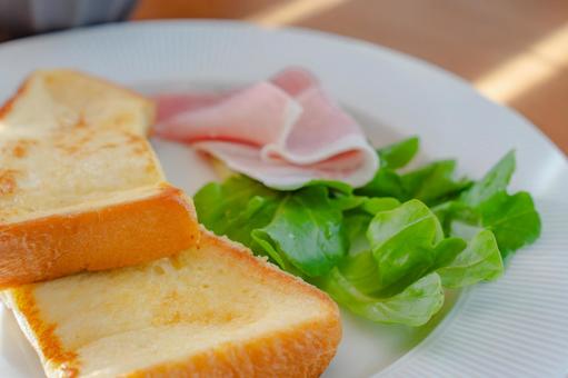フレンチトーストの朝食 フレンチトーストの朝食の写真