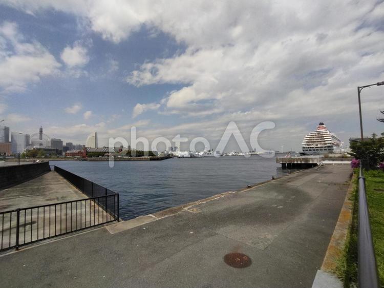 横浜の海辺の景色 横浜,海辺,大桟橋の写真素材