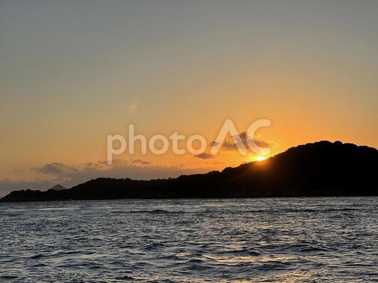 瀬戸の朝焼け 瀬戸内海,瀬戸内,島の写真素材