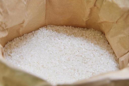 紙製の米袋に入っているコメ（５kg）③ 米,白米,新米の写真素材