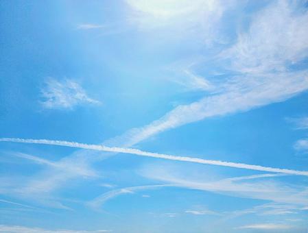 青空と飛行機雲 空,青空,雲の写真素材