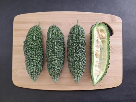 採れたて夏野菜ゴーヤ_黒バック_5 夏野菜,野菜,ゴーヤの写真素材