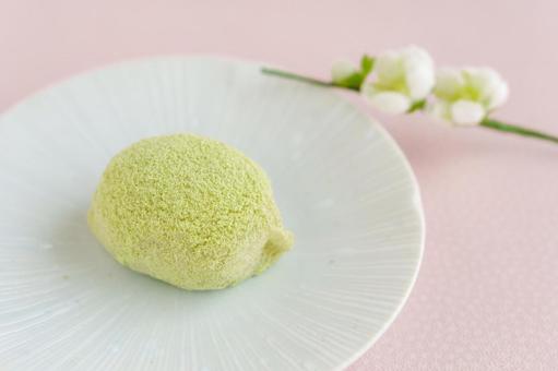 早春の和菓子「鶯餅（うぐいすもち）」 鶯餅,うぐいす餅,和菓子の写真素材